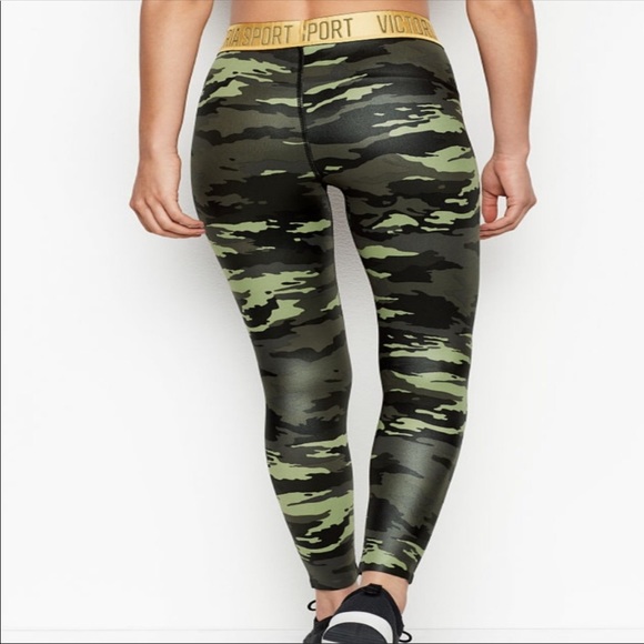 Victoria's Secret Pants - New! Victoria Secret Sport Camo 7/8 tight - small